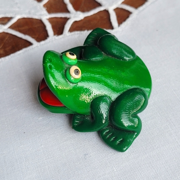 Vintage Jewelry - 🐸 2/$25 Vintage Frog Brooch 80s Polymer 🐸